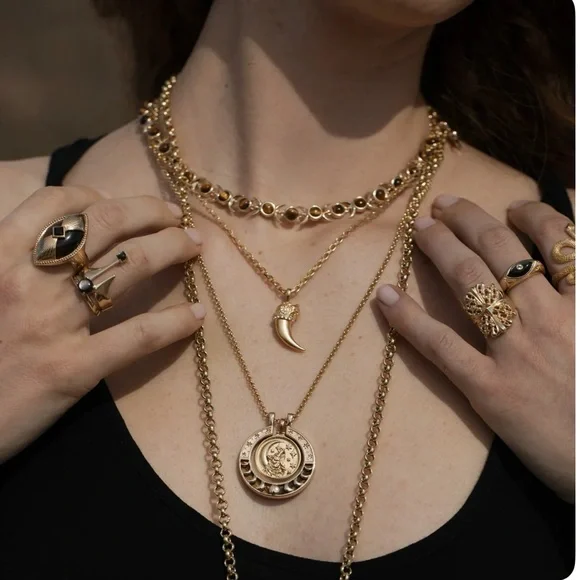 New awe inspired Gold She-Wolf Claw Amulet Pendant topaz - Picture 3 of 4